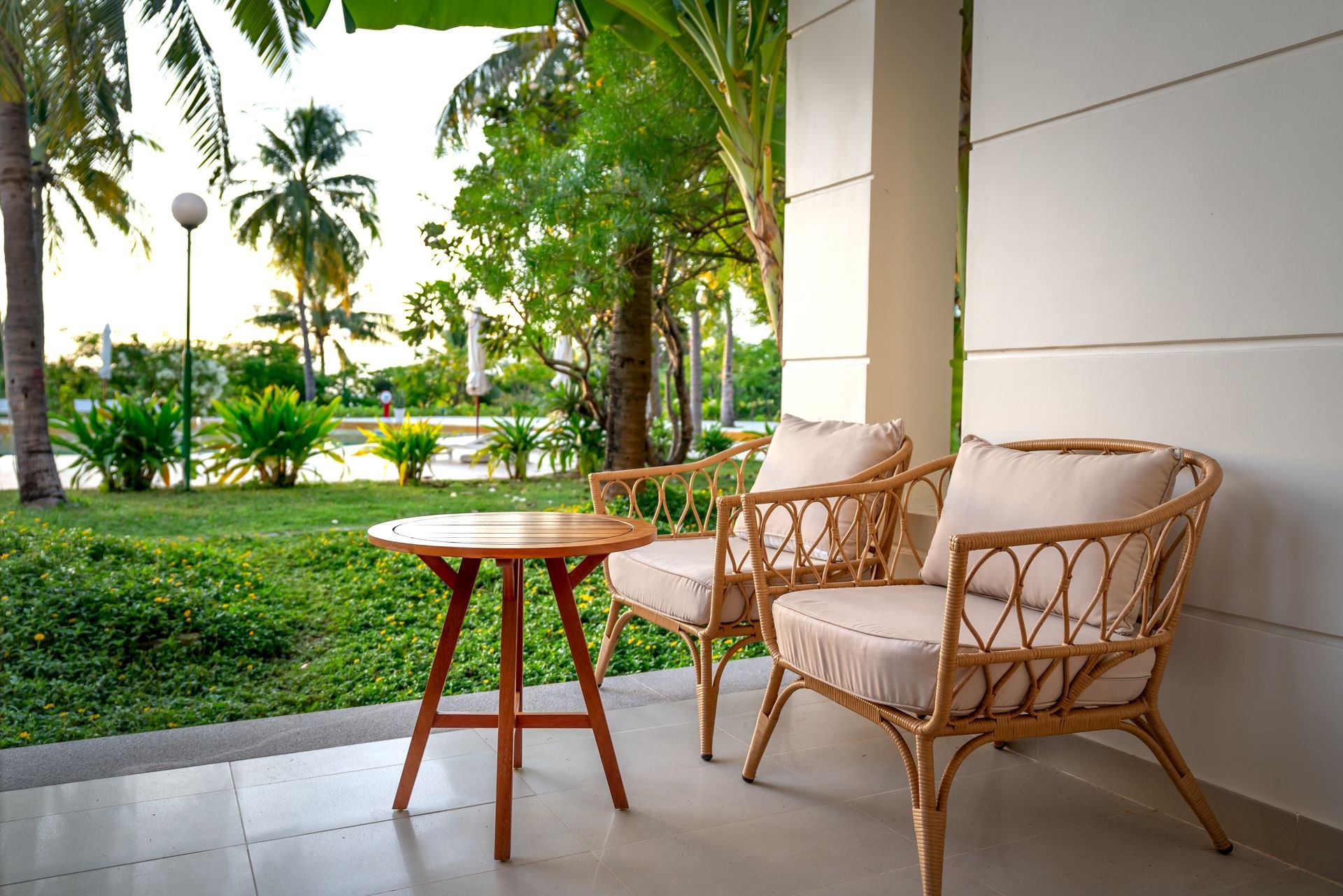 Outdoor rattan dining set for patio wholesale
